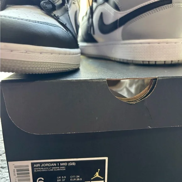 Youth Black and White Sneaker Jordan 1s